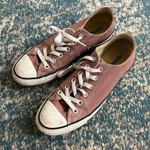 Low top pink Converse